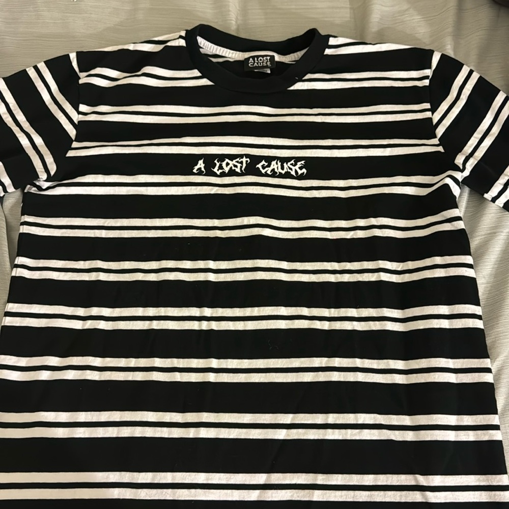 stripped tee shirt